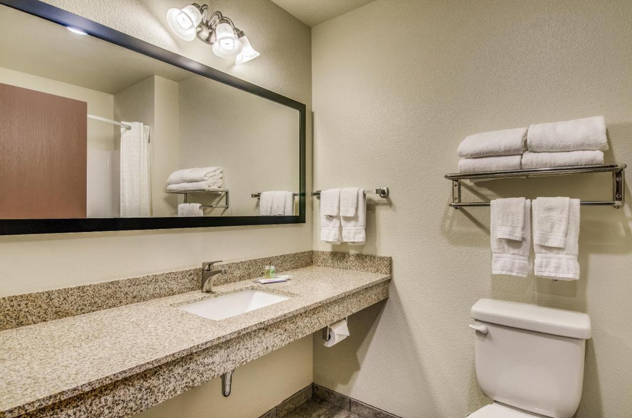 Cobblestone Inn & Suites - Bridgeport Екстер'єр фото