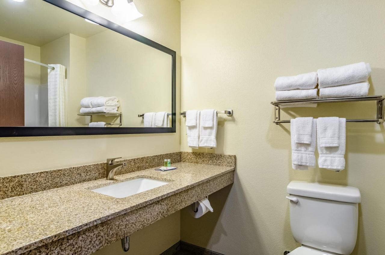 Cobblestone Inn & Suites - Bridgeport Екстер'єр фото